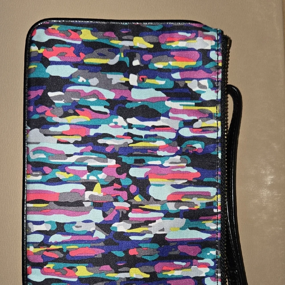 Vera Bradley Multicolor Clutch Wristlet - Picture 2 of 9